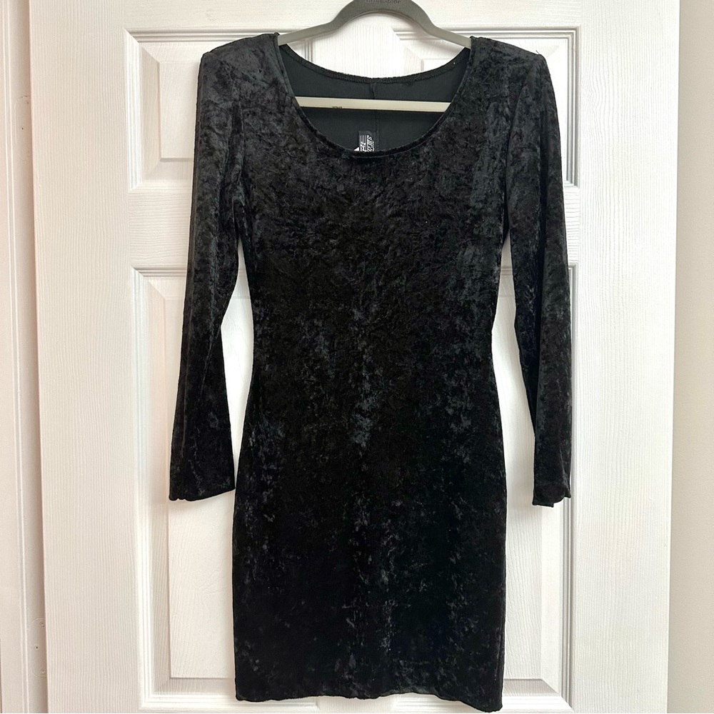 80’s Vintage Black Crushed Velvet Long Sleeve Dress w/ Shoulder Pads S/M